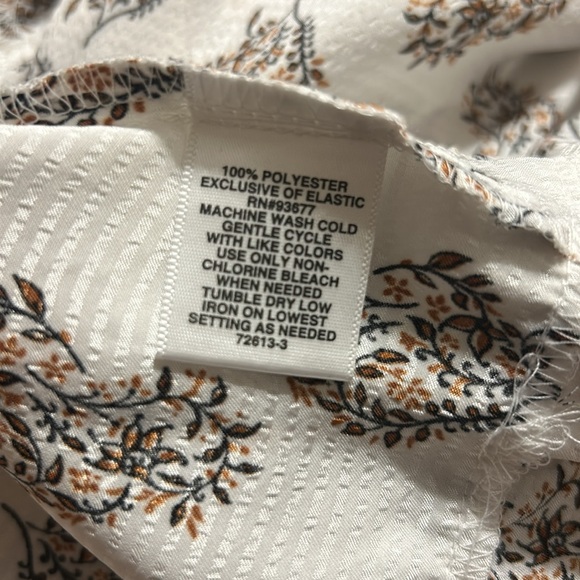 V-neck printed blouse - Picture 4 of 4